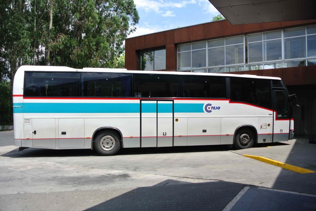 TEJO社のバス