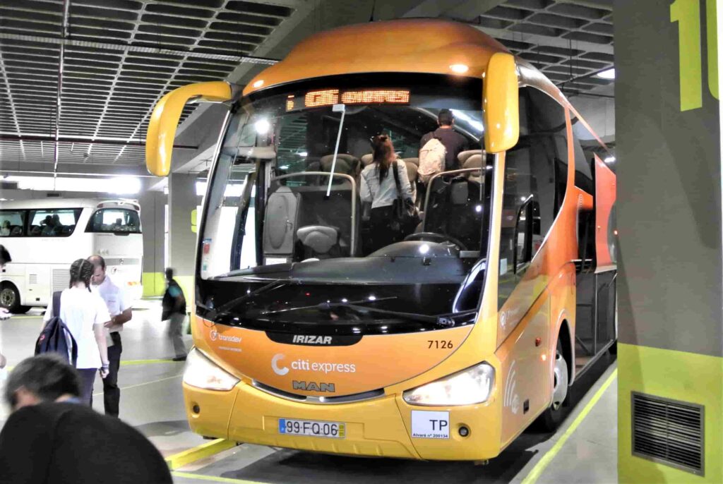 CITY EXPRESSのオレンジのバス