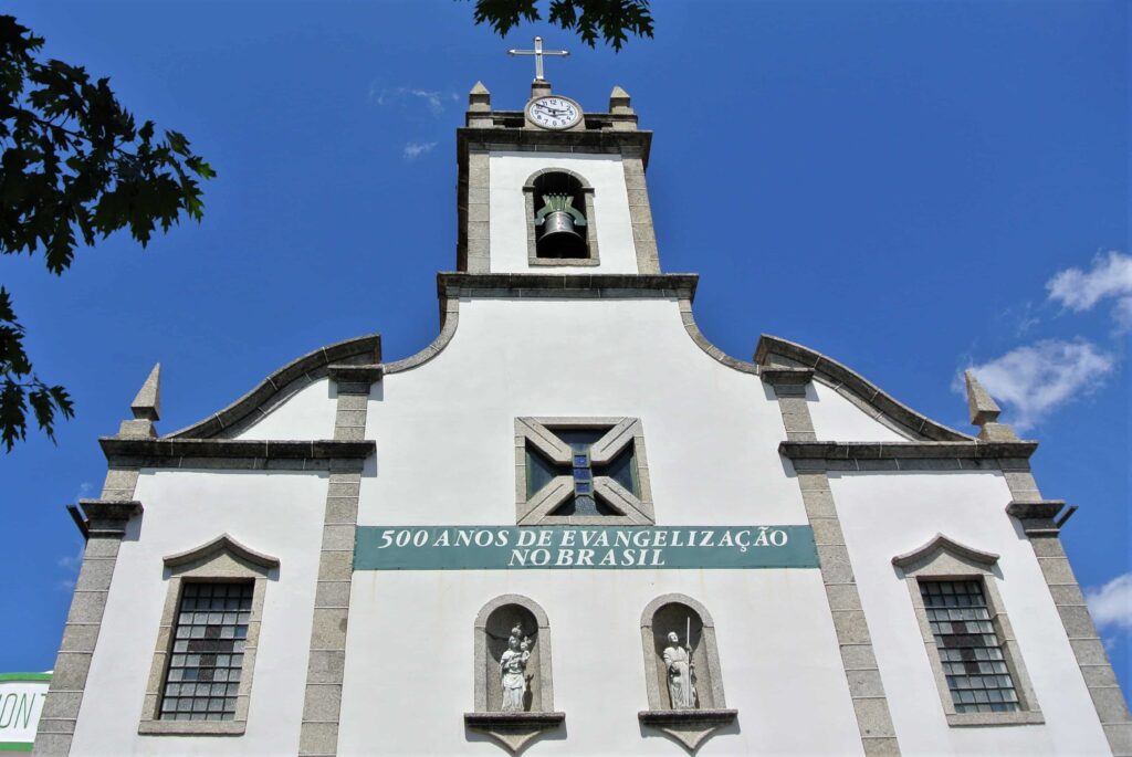 マトリース・デ・ベルモンテ教会外観　中心に鐘楼がある建物
