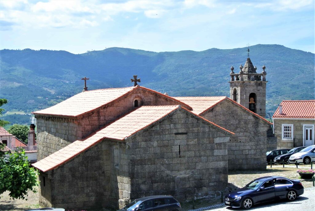 サンティアゴ教会外観　反対側からの眺望