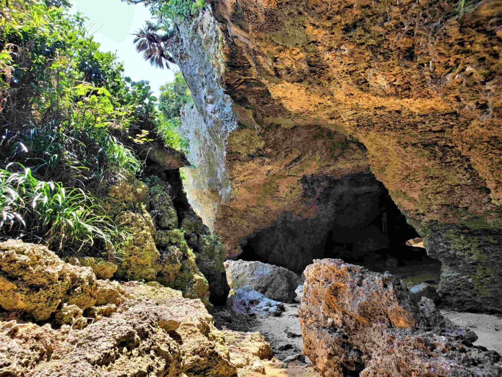 ニャティアガマ洞窟内の風景