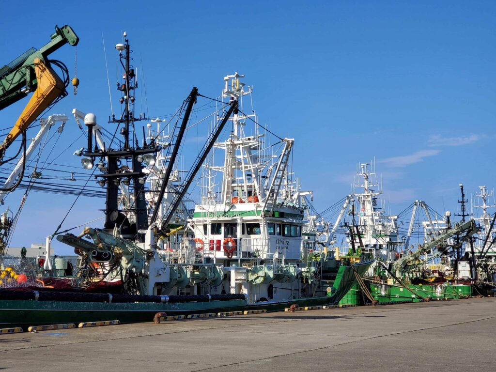 釧路港に停泊する漁船